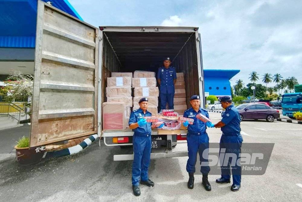 Bawa 1.56 juta batang rokok seludup demi upah RM550